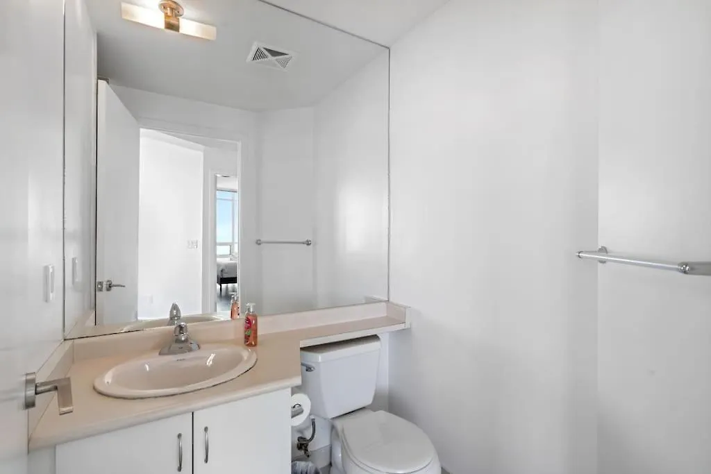 1Bdrm Comfort Away From Home With Parking-Downtown Toronto