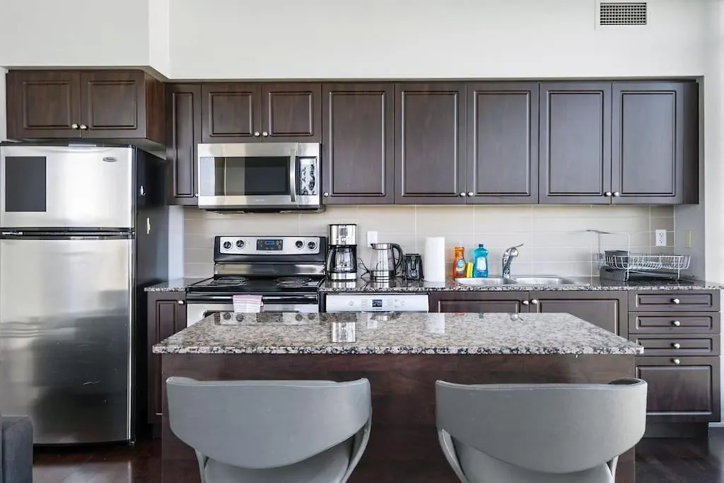 1Bdrm Comfort Away From Home With Parking-Downtown Toronto