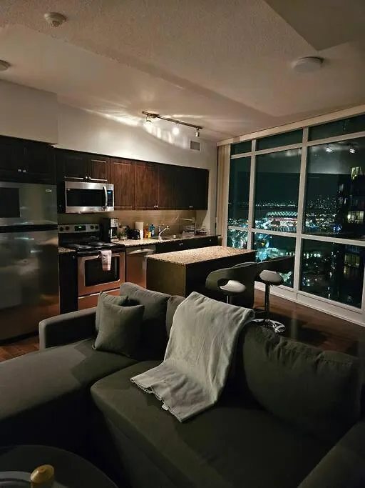 1Bdrm Comfort Away From Home With Parking-Downtown Toronto
