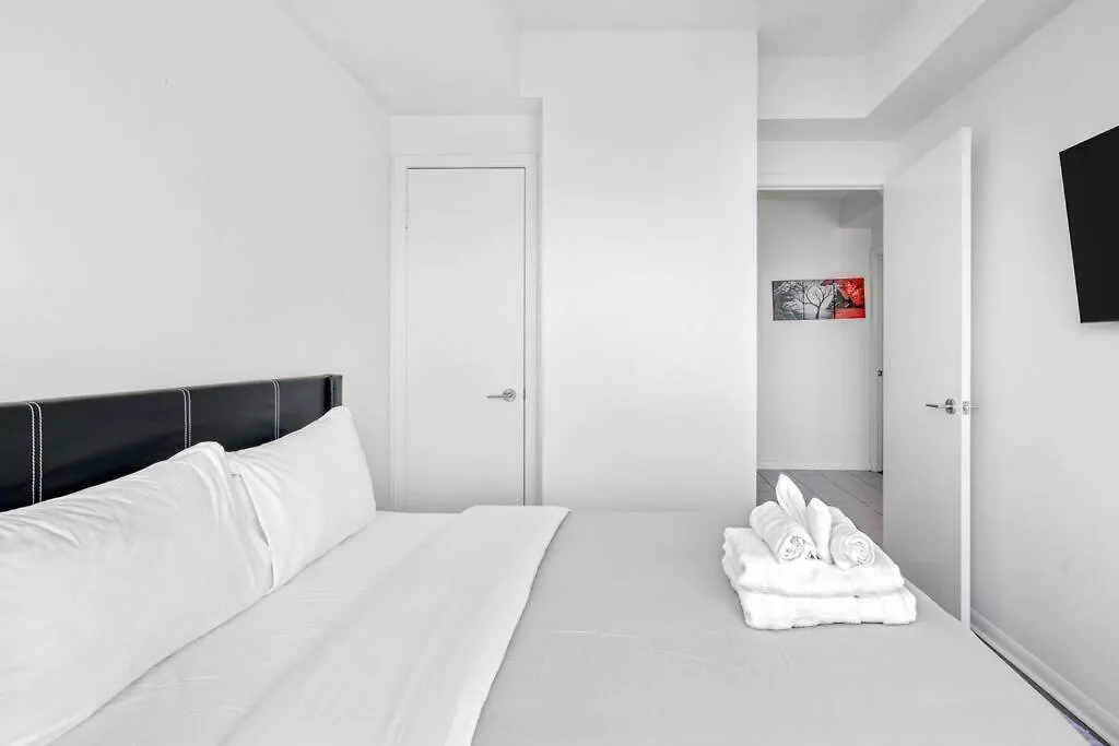 1Bdrm Comfort Away From Home With Parking-Downtown Toronto 0*,