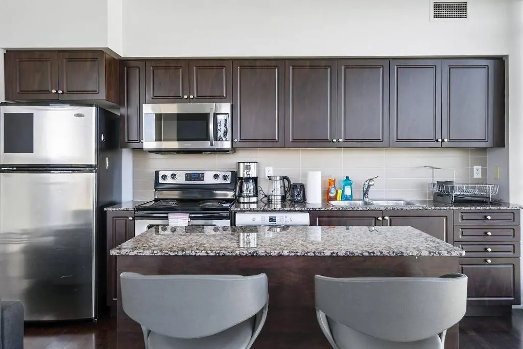 Apartment 1Bdrm Comfort Away From Home With Parking-Downtown Toronto Canada